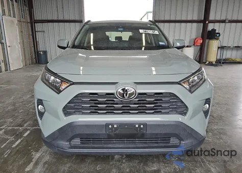 2021 Toyota Rav4 Xle z USA, uszkodzony, nr VIN 2T3P1RFV4MW169104